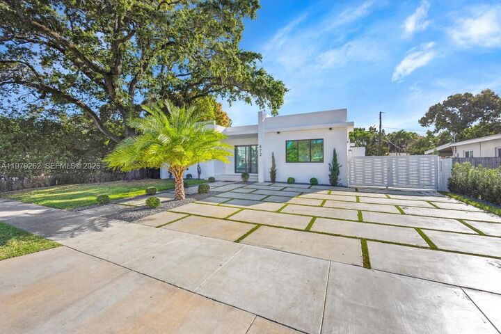 Property Photo:  472 S Royal Poinciana Blvd  FL 33166 