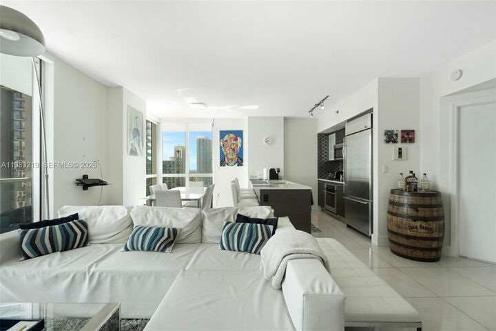 Property Photo:  55 SE 6th St 3102  FL 33131 