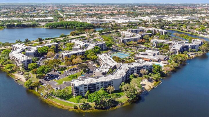 Property Photo: 1100 Colony Point Cir 201 FL 33026