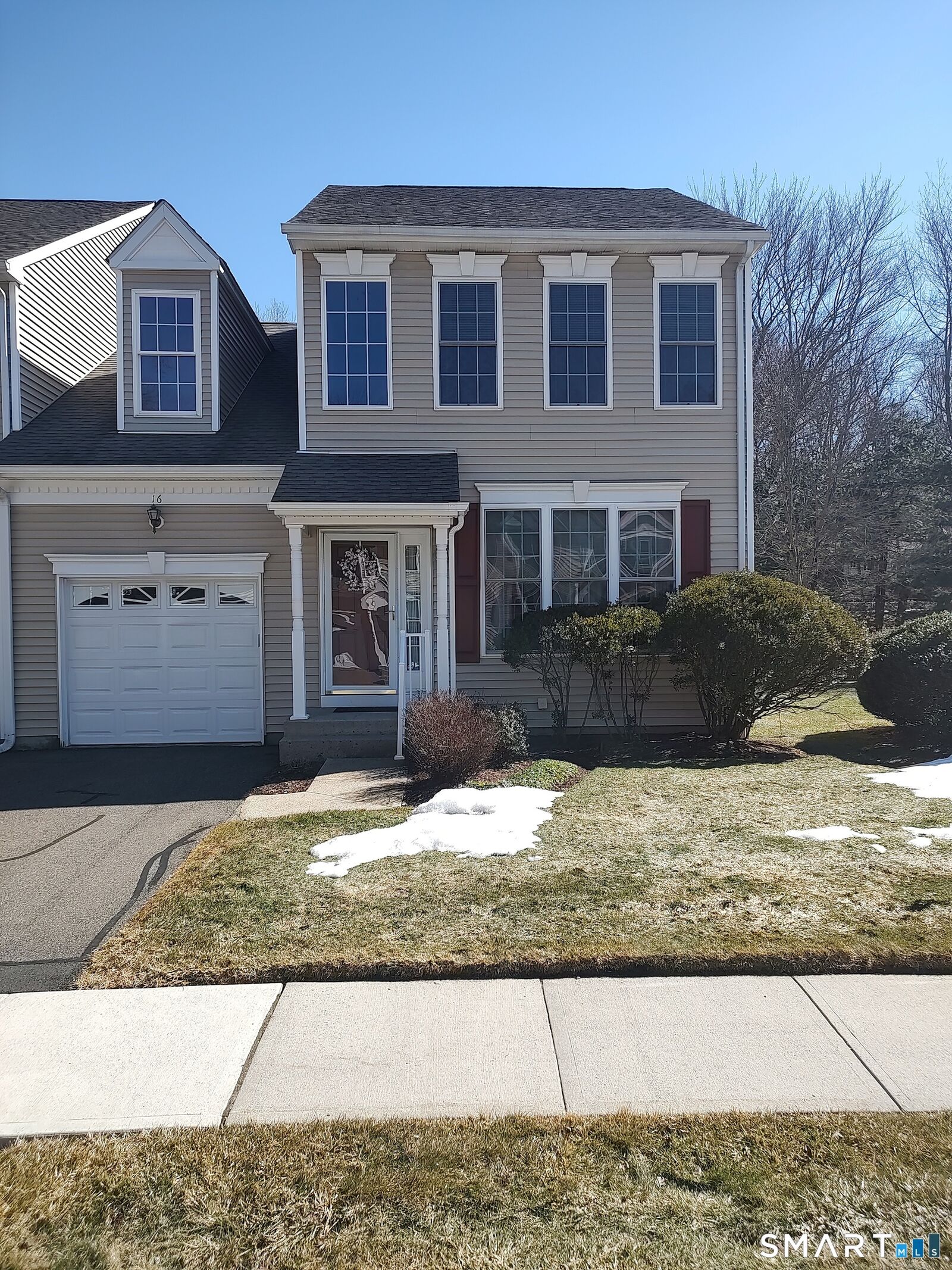 Property Photo: 16 Fieldstone Court 16 CT 06473