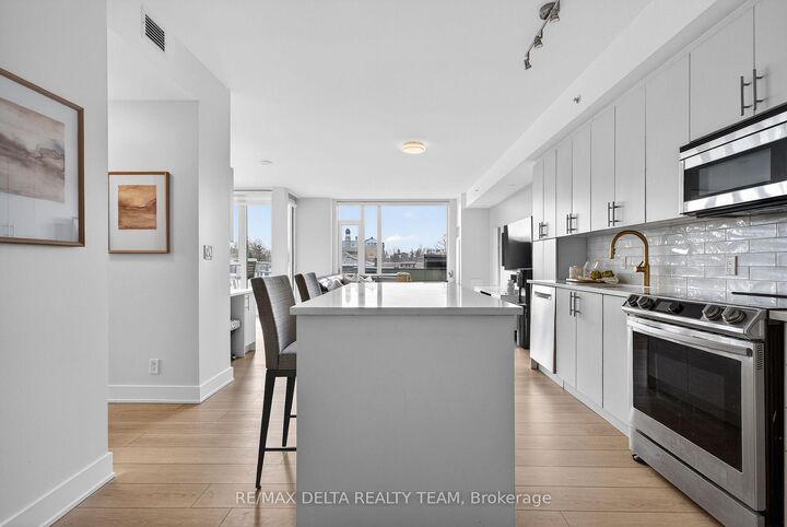 Property Photo: 1035 Bank Street 307 ON K1S 3W9