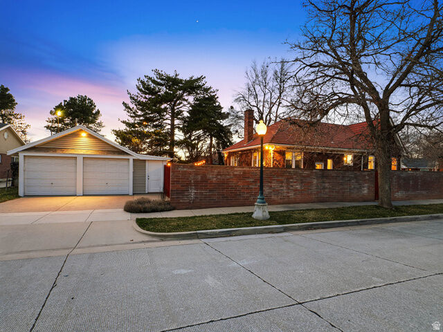 Property Photo:  2010 E 2100 S  UT 84109 