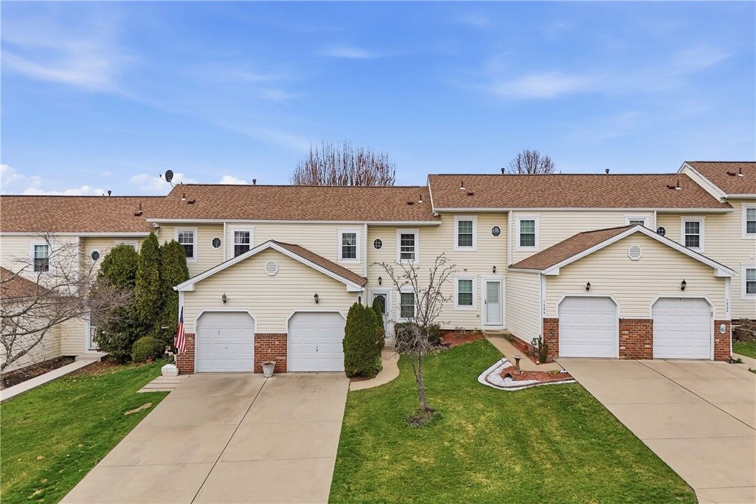 Property Photo: 1406 Lexington Dr PA 15055