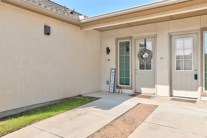 Property Photo: 2400 Louis Henna Boulevard 305 TX 78664