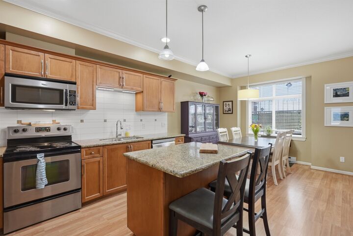 Property Photo:  4910 Central Avenue 7  BC V4K 2G6 