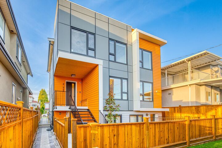 Property Photo:  968 E 55th Avenue 2  BC V5X 1N9 
