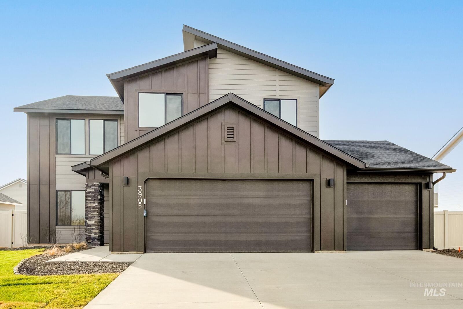 Property Photo: 895 NE Trailridge St ID 83647