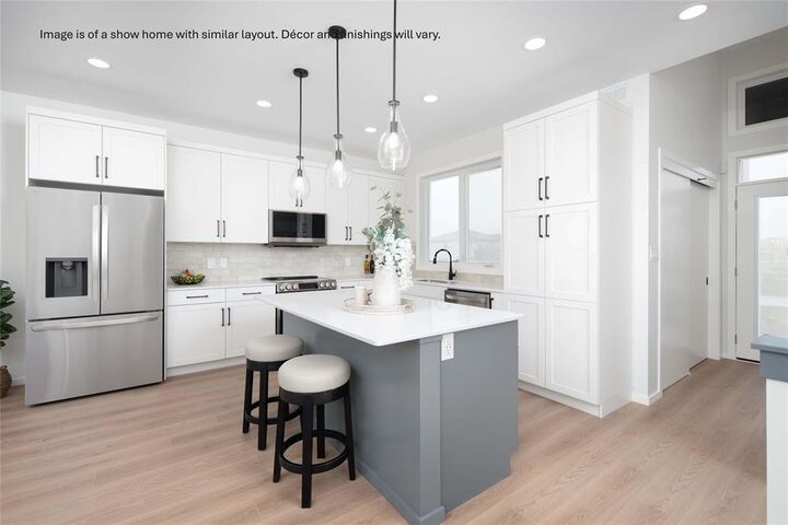 Property Photo:  43 Parkrose Place  MB R5A 0B4 