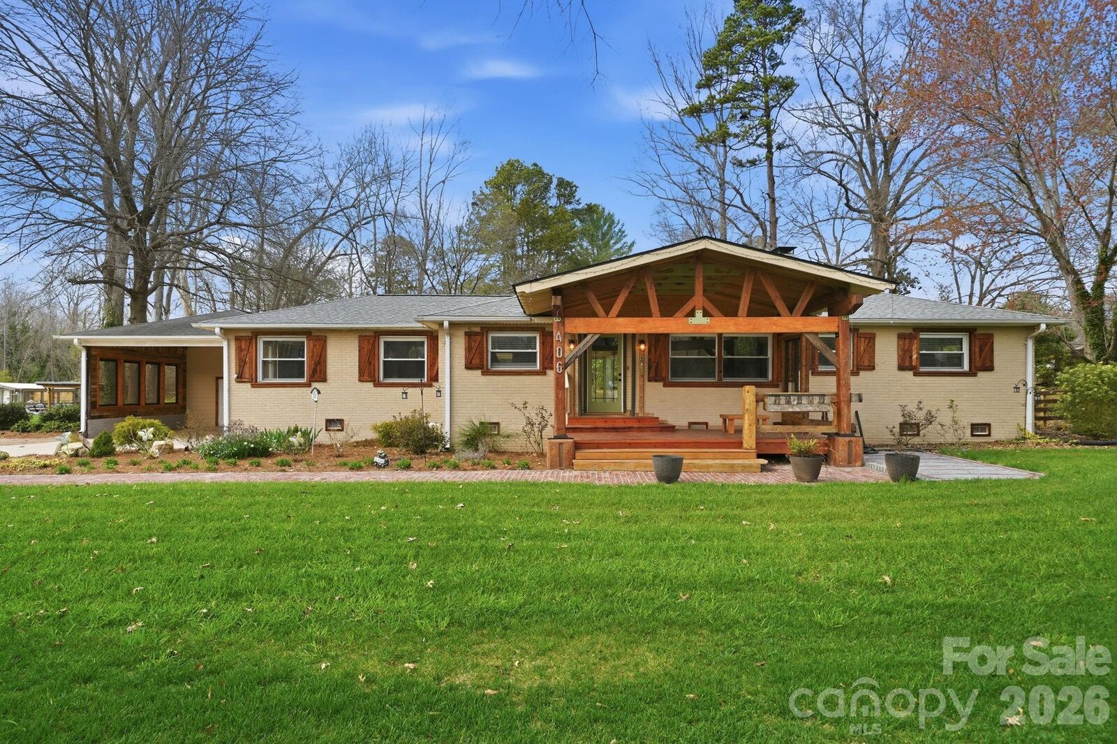 Property Photo: 406 Coulwood Drive NC 28214