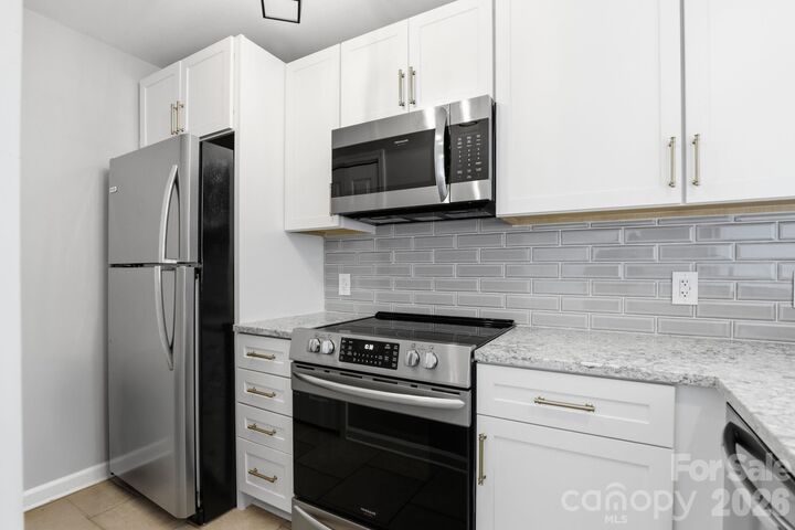 Property Photo:  18009 Kings Point Drive R  NC 28031 