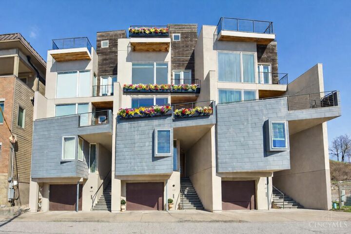 Property Photo: 428 Oregon Street OH 45202