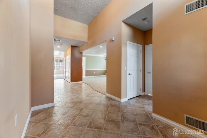 Property Photo:  48 Stonewyck Place  NJ 08831 