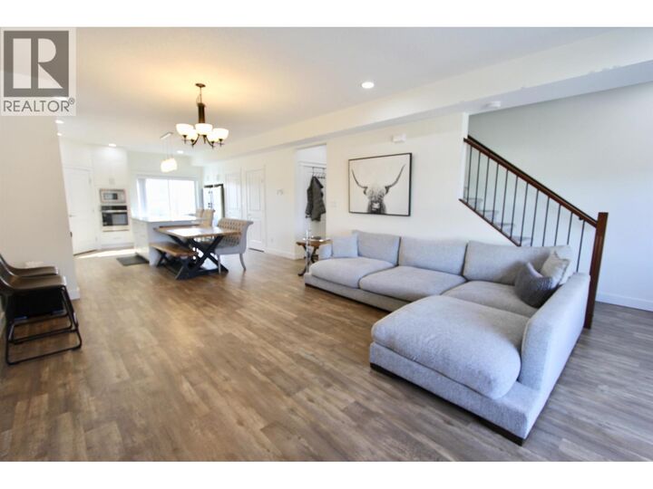 Property Photo: 985 Patricia Boulevard 102 BC V2L 3V6
