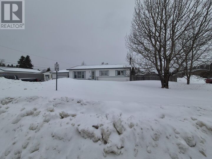 Photo de la propriété:  18 Lloyd Irwin Street  ON P0T 2E0 