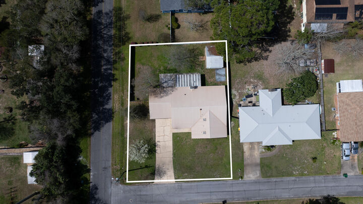 Property Photo:  600 Burgundy Lane  FL 32547 