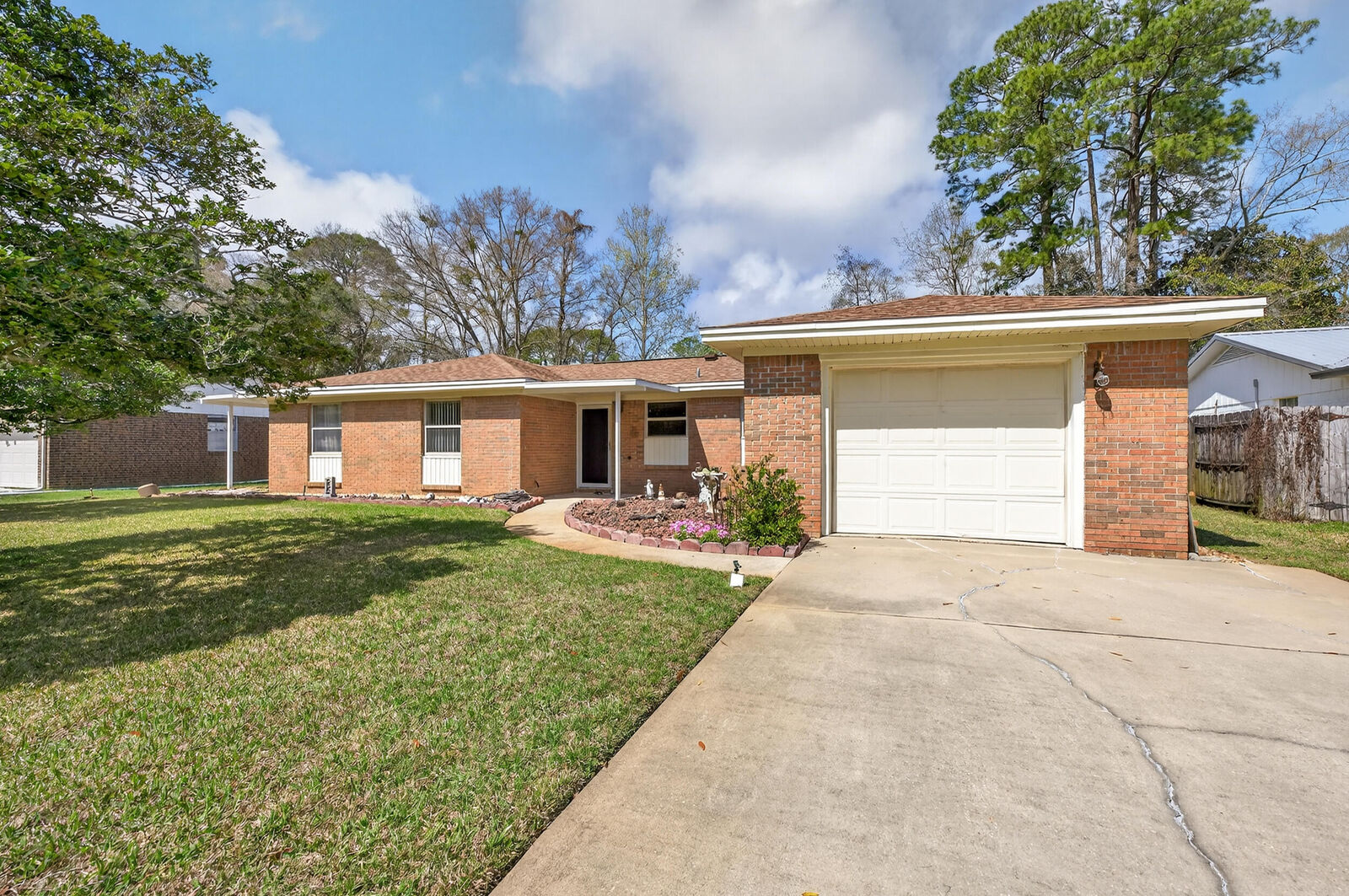 Property Photo: 323 Pontevedra Lane FL 32578