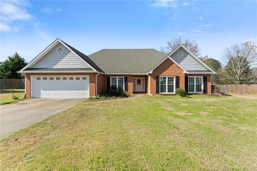 Property Photo: 1200 Sunrise Field Court GA 30043