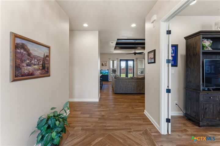 Property Photo: 11070 La Paloma Loop E TX 76571