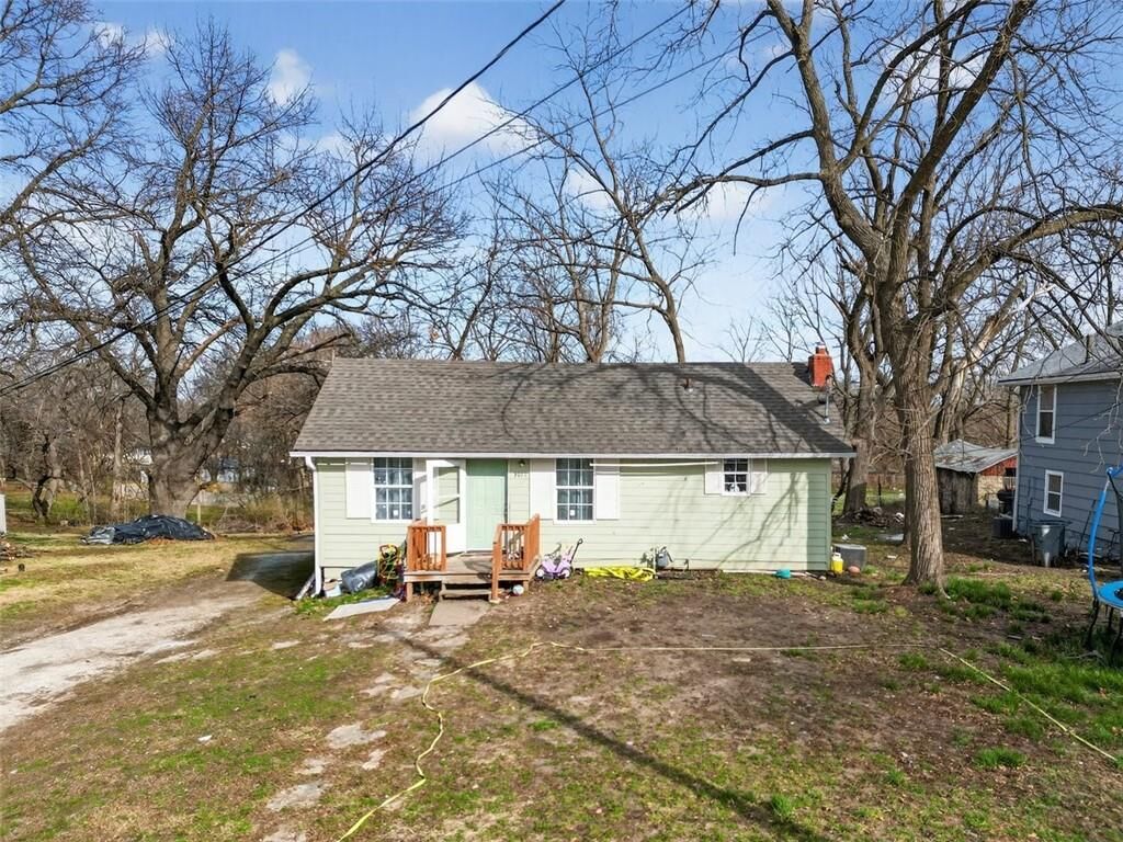 Property Photo: 3011 N 47th Terrace KS 66104