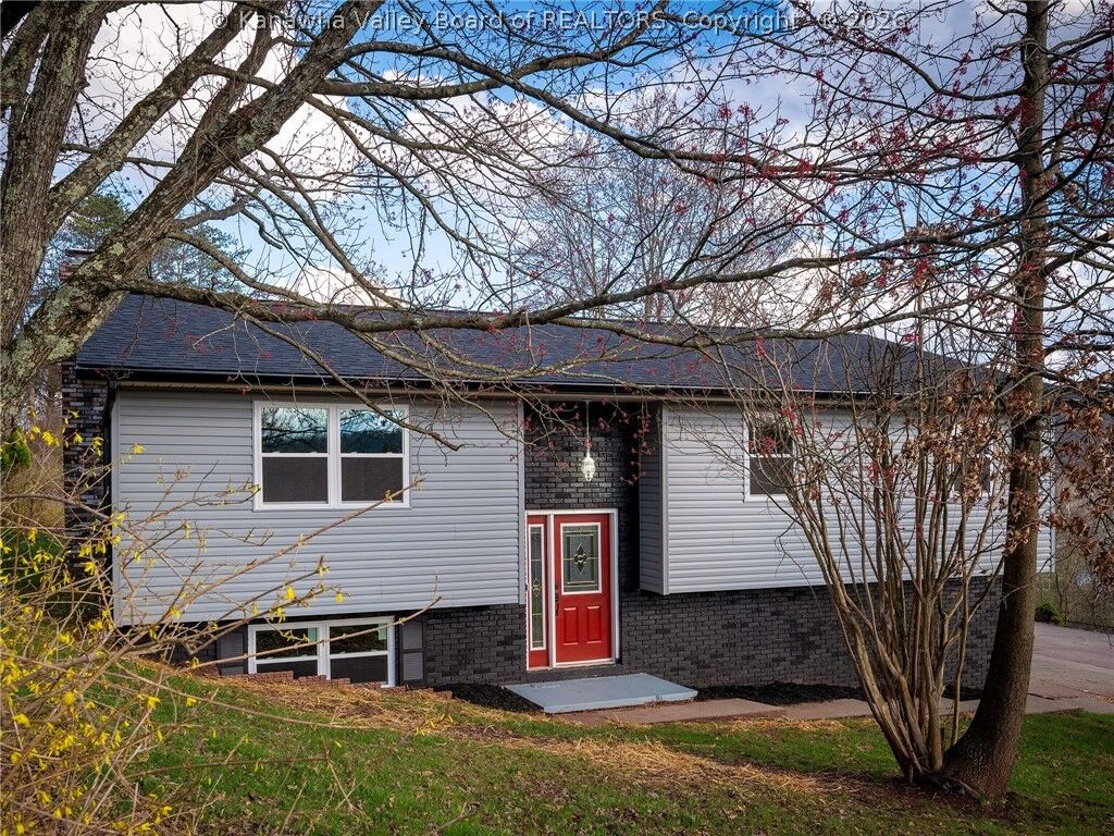 Property Photo:  5302 Linda Vista Road  WV 25313 