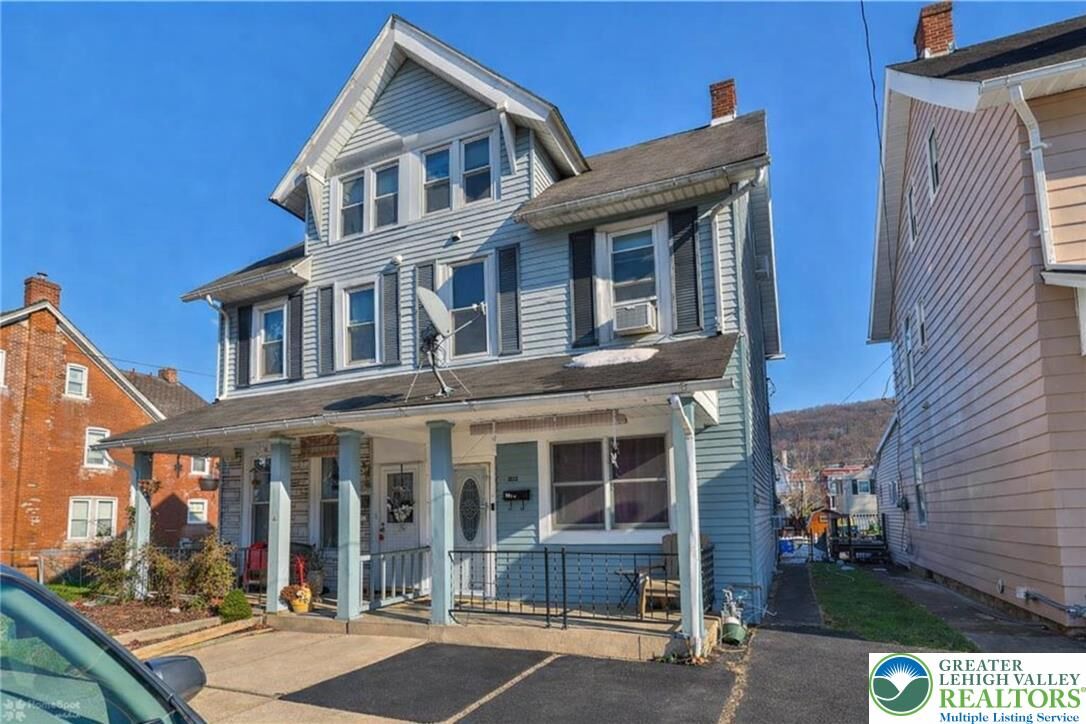 Property Photo:  1012 Seneca Street  PA 18015 
