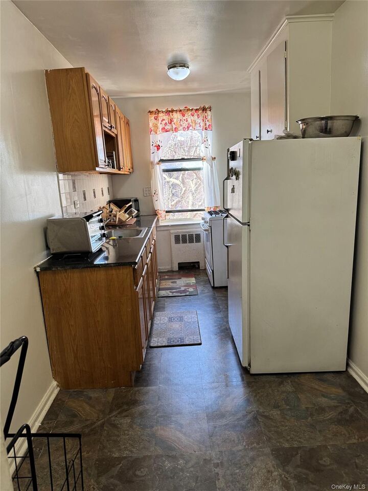 Property Photo:  745 E 231st Street 3F  NY 10466 