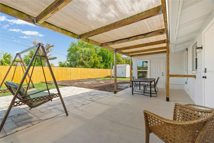 Property Photo:  1000 Fruitland Avenue  FL 34207 