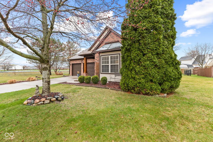 Property Photo: 581 Gatewood Drive IN 46143