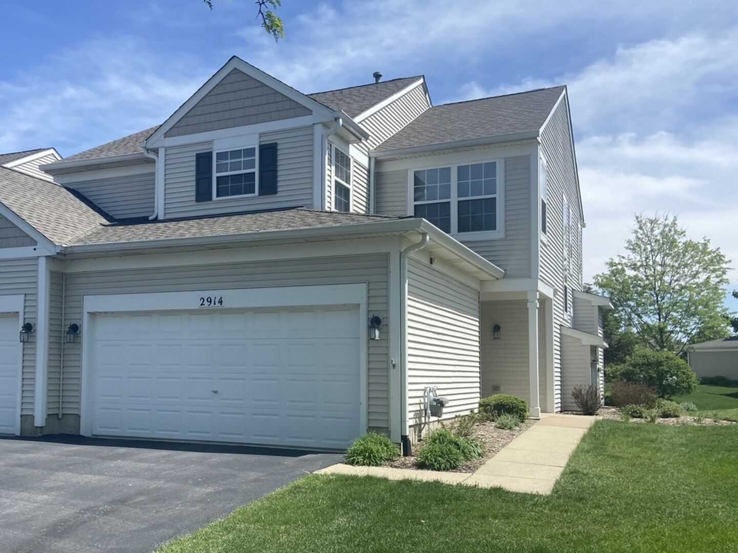 Property Photo: 2914 Rutland Circle IL 60564