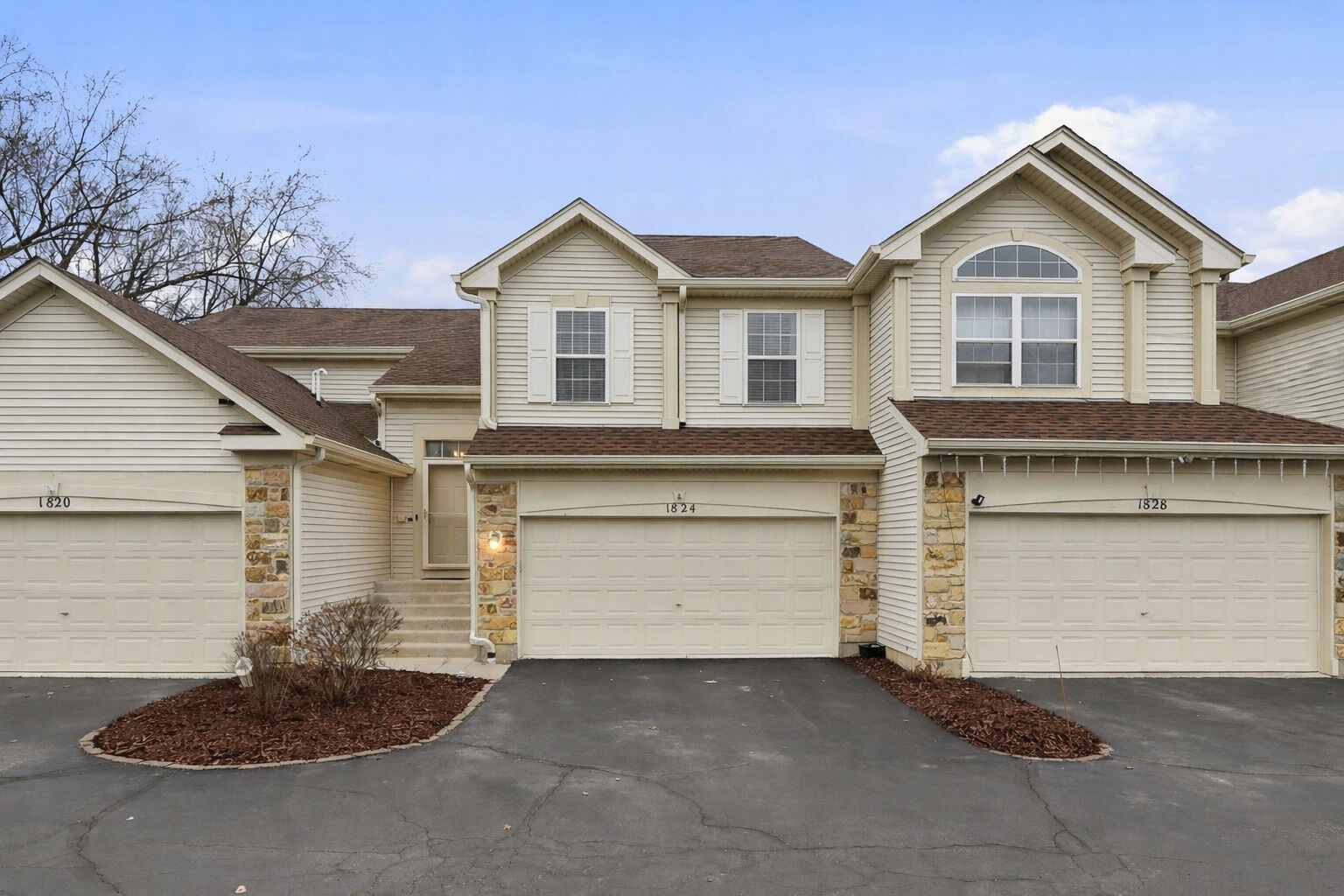 Property Photo:  1824 Maplewood Court  IL 60030 