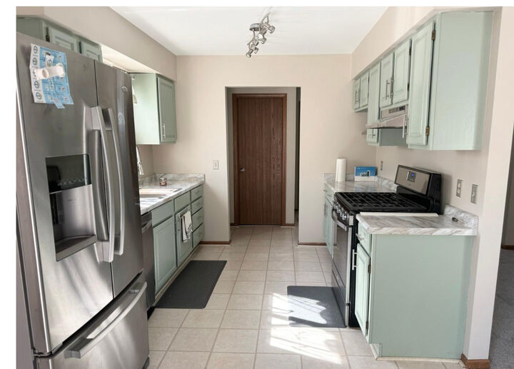 Property Photo:  405 Elm Street B  IL 60560 