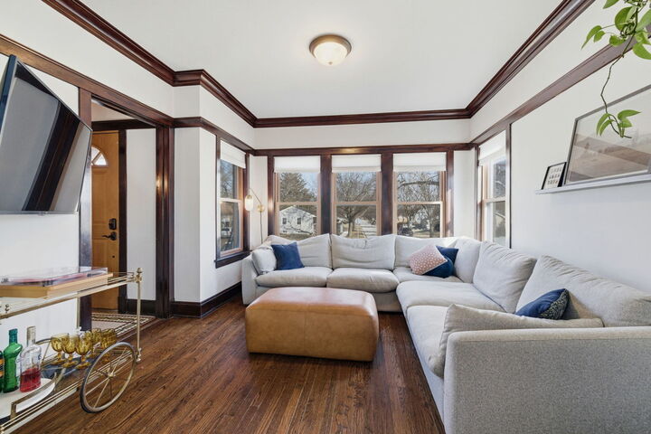 Property Photo:  104 N Ardmore Avenue  IL 60181 