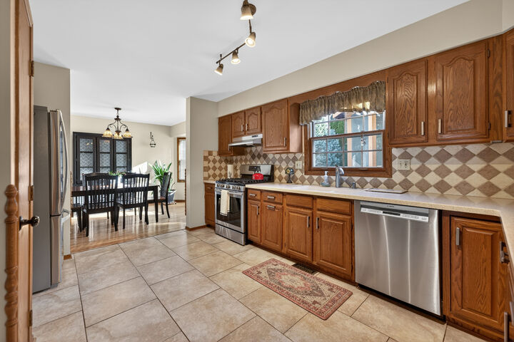 Property Photo:  1524 John Street  IL 60178 