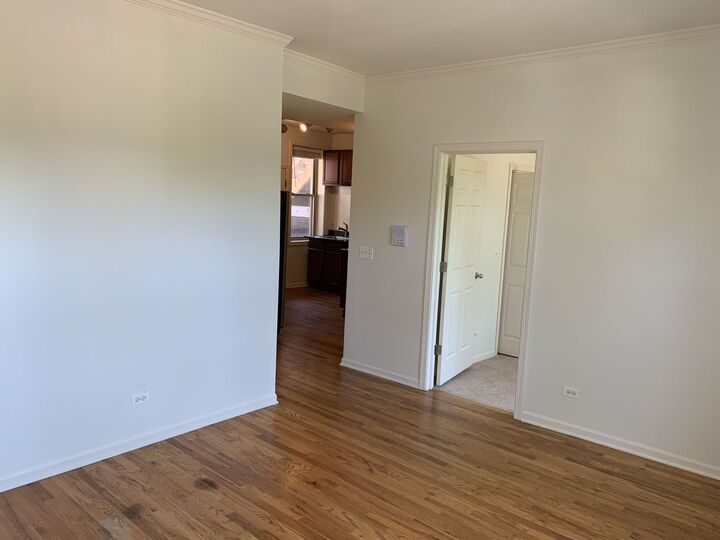 Property Photo: 1943 W Chase Avenue 2 IL 60645