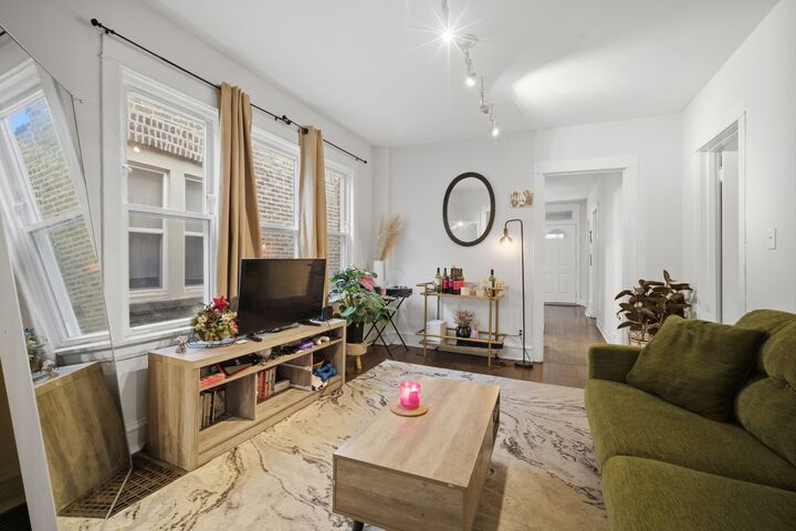 Property Photo:  4045 W Nelson Street  IL 60641 