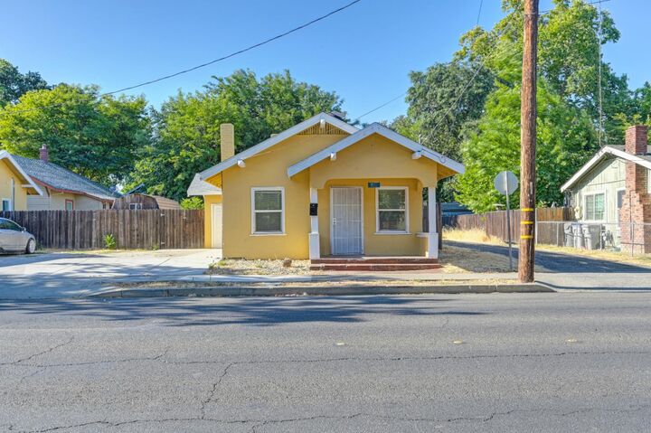 Property Photo: 911 Cross Street CA 95695
