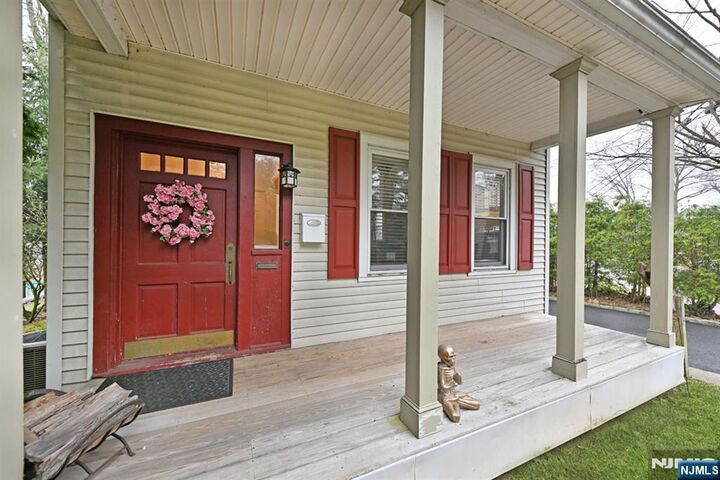 Property Photo:  205 Union Street 2nd Floor  NJ 07450 