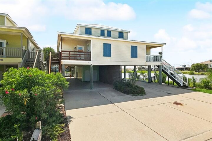 Property Photo:  381 Lareusite Lane  LA 70083 