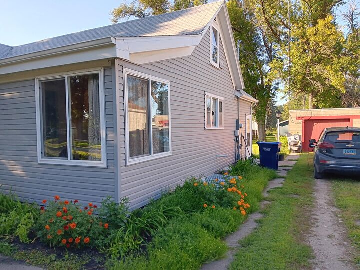 Property Photo: 603 Pearl Street N ND 58011