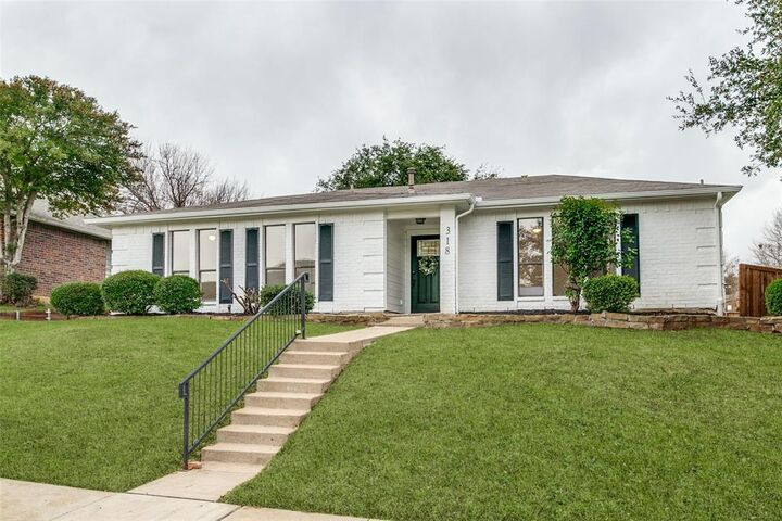 Property Photo:  318 Creekmeadow Lane  TX 75067 