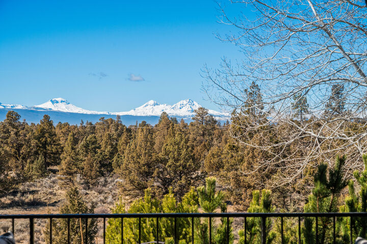 Property Photo: 21450 Dale Road OR 97701