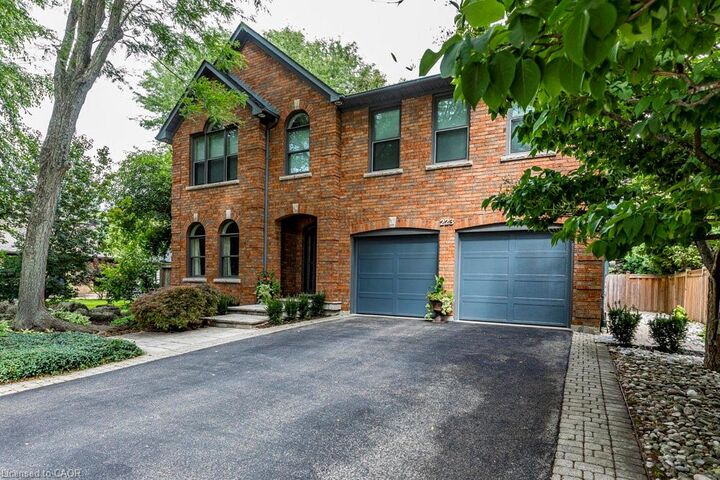 223 Briar Hill Crescent — photo 1