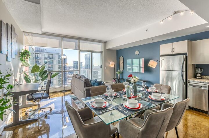 Property Photo: 135 13 Avenue SW 2111 AB T2R 0V5