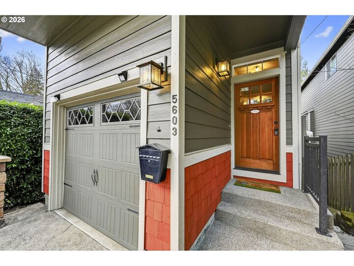 Property Photo:  5603 SE Oak St  OR 97215 