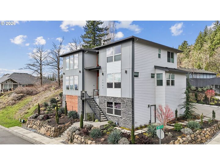 Property Photo:  1757 N Columbia Ridge Way  WA 98671 