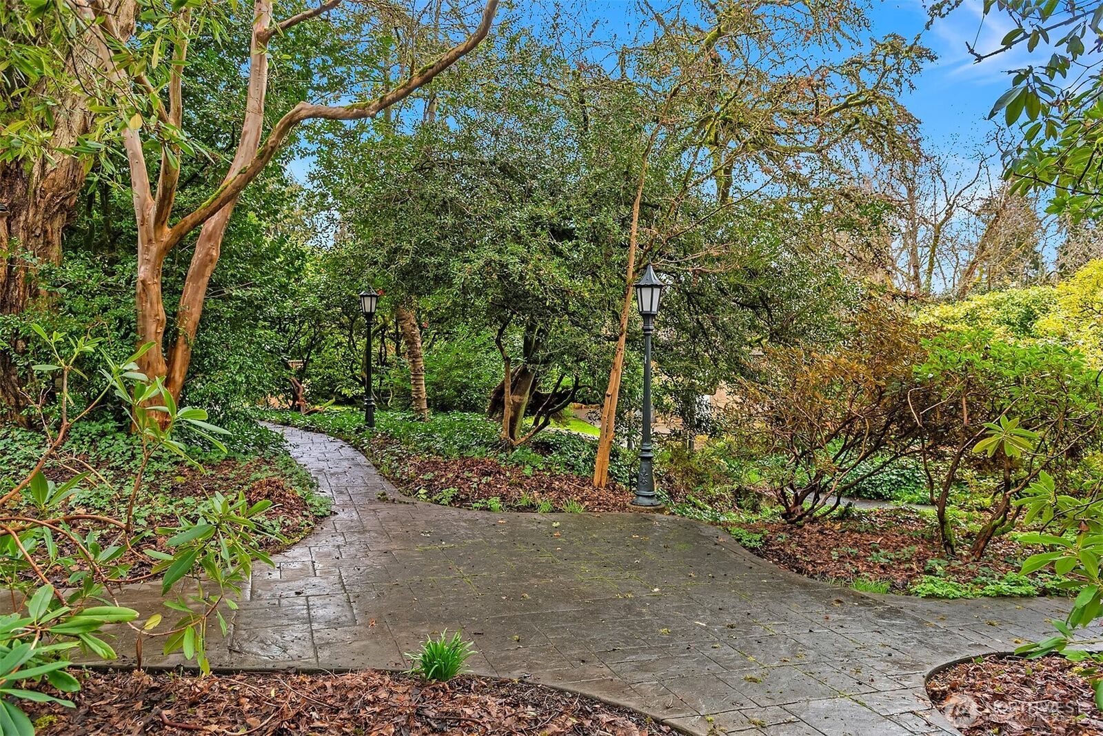 Property Photo:  1118000701  Broadmoor Drive E  WA 98112 