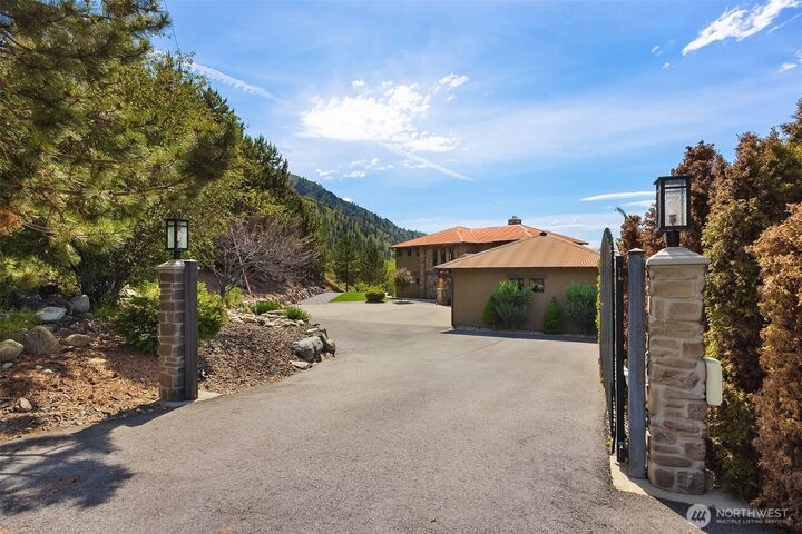 Property Photo:  23195  Columbia Pointe Lane  WA 98843 