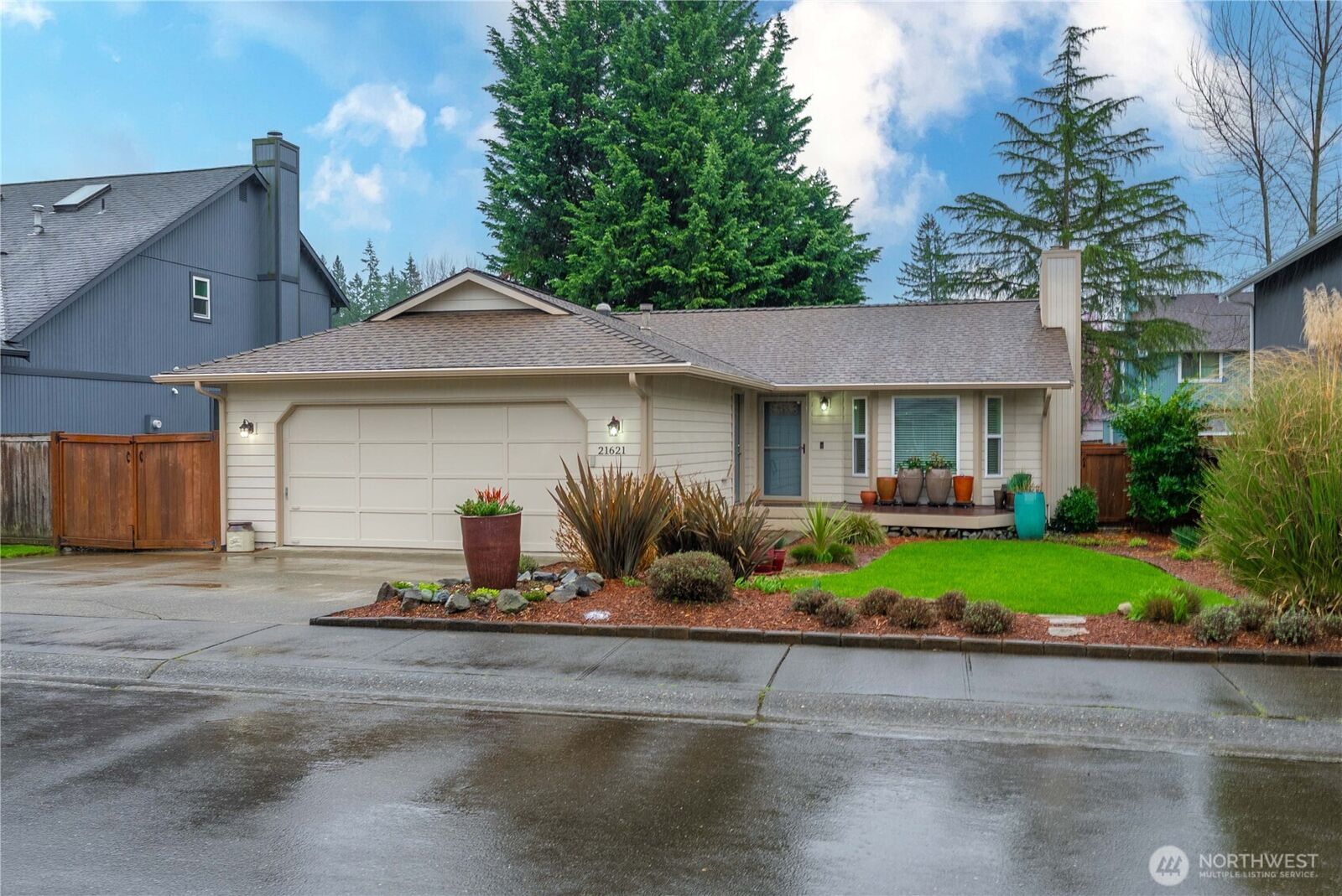 Property Photo:  21621 SE 238th Street  WA 98038 