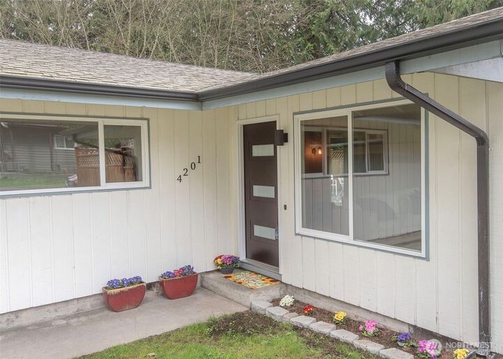 Property Photo:  4201 NE 115th Street  WA 98125 