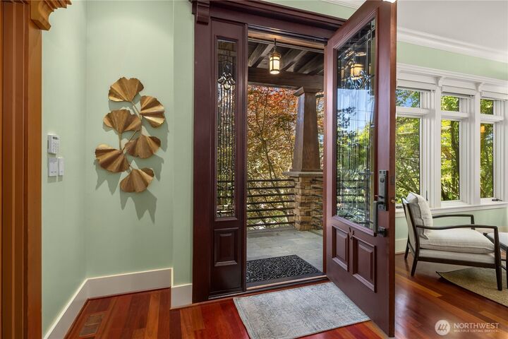 Property Photo:  1423  37 Avenue  WA 98122 